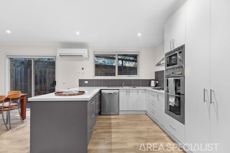 Photo - 2/6 Morecroft Way, Langwarrin VIC 3910 - Image 3