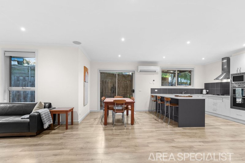 Photo - 2/6 Morecroft Way, Langwarrin VIC 3910 - Image 4