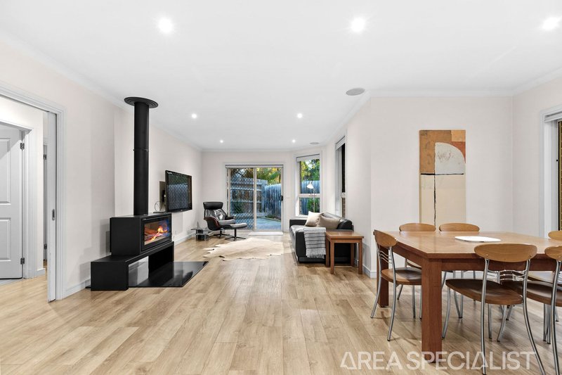 Photo - 2/6 Morecroft Way, Langwarrin VIC 3910 - Image 5