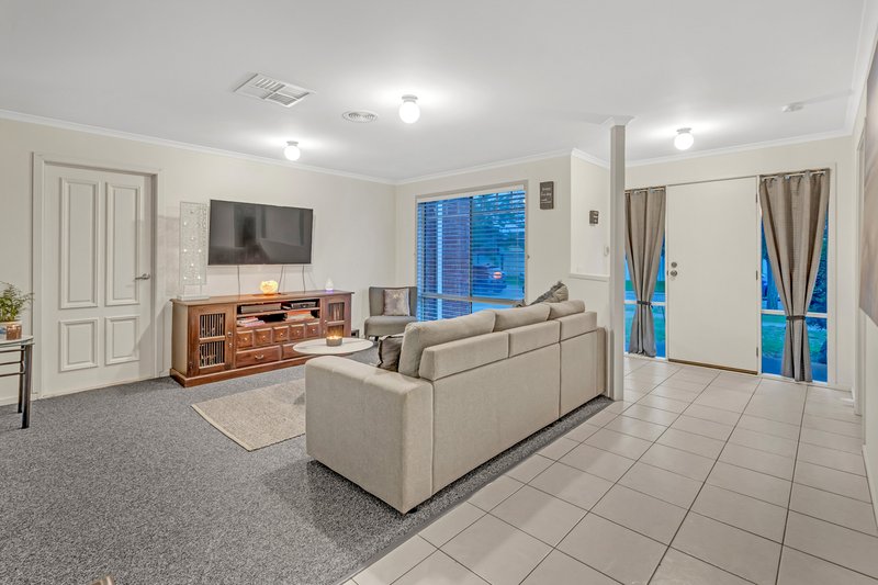 Photo - 26 Mulberry Pass, Craigieburn VIC 3064 - Image 2