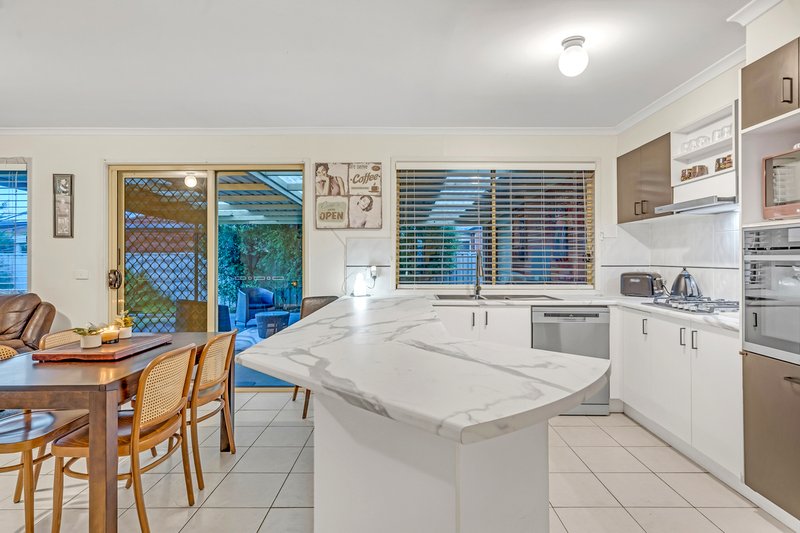 Photo - 26 Mulberry Pass, Craigieburn VIC 3064 - Image 6