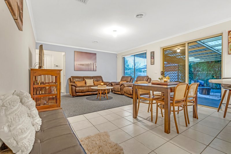 Photo - 26 Mulberry Pass, Craigieburn VIC 3064 - Image 8