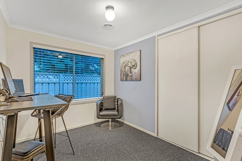 Photo - 26 Mulberry Pass, Craigieburn VIC 3064 - Image 11