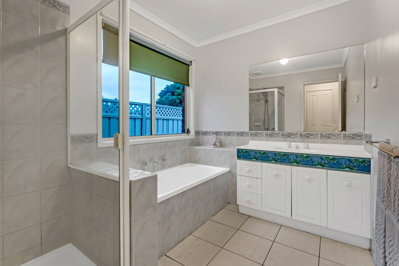 Photo - 26 Mulberry Pass, Craigieburn VIC 3064 - Image 14