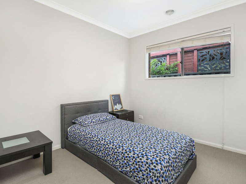 Photo - 26 Mullein Bend, Cranbourne North VIC 3977 - Image 14