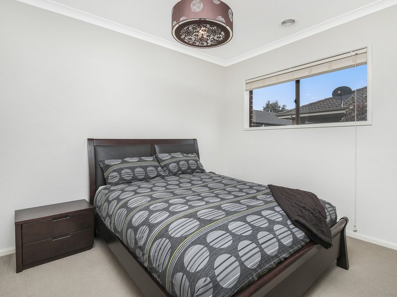 Photo - 26 Mullein Bend, Cranbourne North VIC 3977 - Image 16