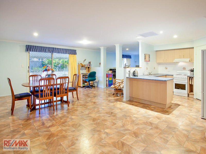 Photo - 26 Mundie Place, Bray Park QLD 4500 - Image 5