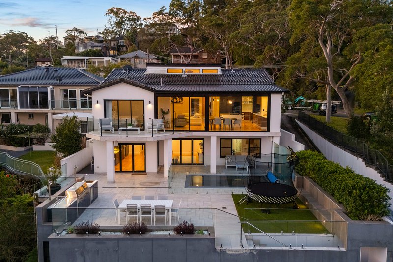 Photo - 26 Naranganah Avenue, Gymea Bay NSW 2227 - Image 3