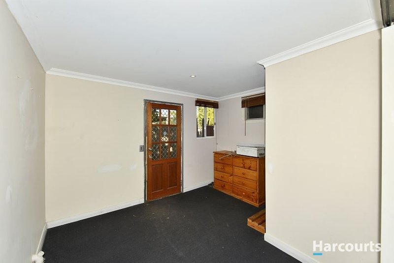 Photo - 26 Nesbit Road, Greenfields WA 6210 - Image 11