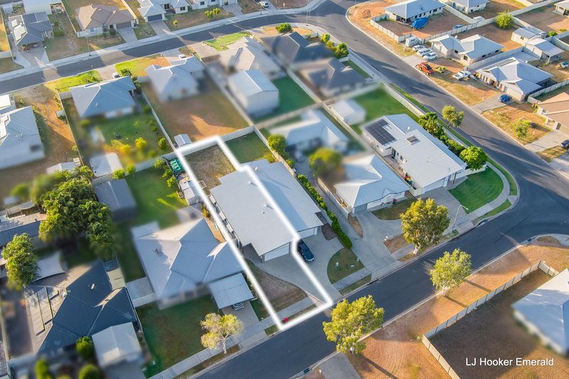 Photo - 2/6 Newman Drive, Emerald QLD 4720 - Image 1