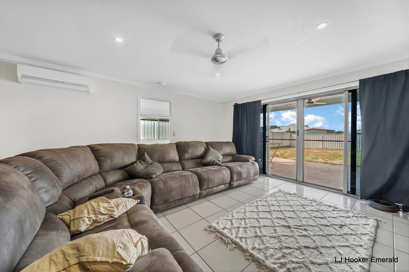 Photo - 2/6 Newman Drive, Emerald QLD 4720 - Image 3