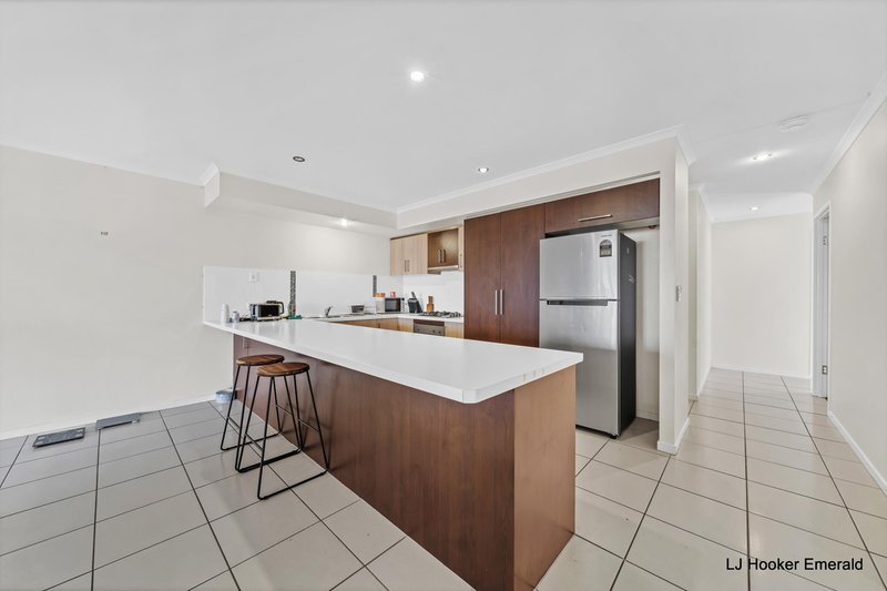 Photo - 2/6 Newman Drive, Emerald QLD 4720 - Image 4