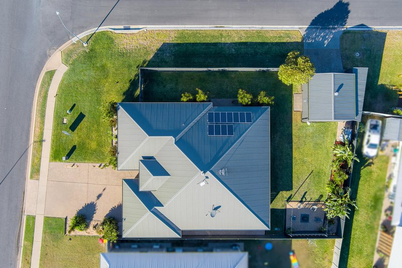 Photo - 26 Newman Drive, Emerald QLD 4720 - Image 2