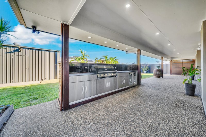 Photo - 26 Newman Drive, Emerald QLD 4720 - Image 7