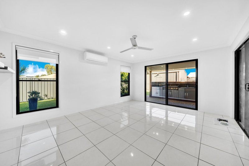 Photo - 26 Newman Drive, Emerald QLD 4720 - Image 9