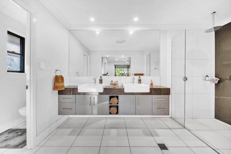 Photo - 26 Newman Drive, Emerald QLD 4720 - Image 12