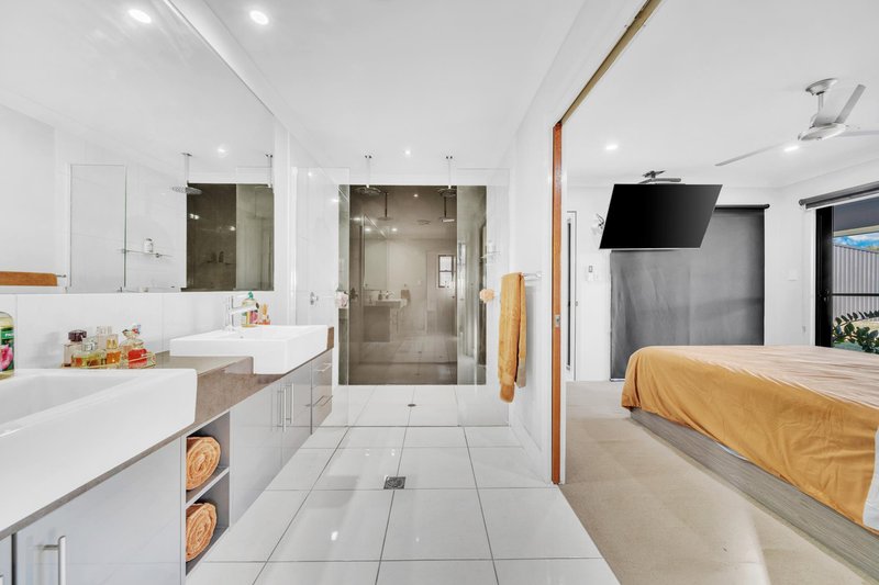 Photo - 26 Newman Drive, Emerald QLD 4720 - Image 13