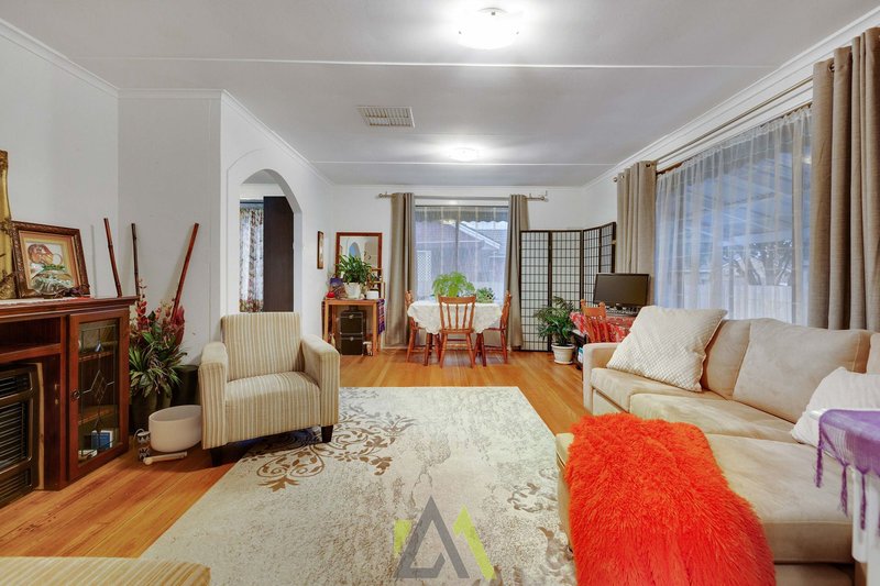 Photo - 26 Nodding Avenue, Frankston North VIC 3200 - Image 5