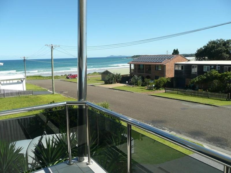 Photo - 2/6 Ocean Drive, Wallabi Point NSW 2430 - Image 2