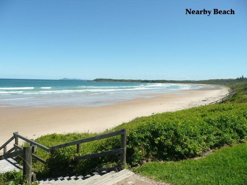 Photo - 2/6 Ocean Drive, Wallabi Point NSW 2430 - Image 3