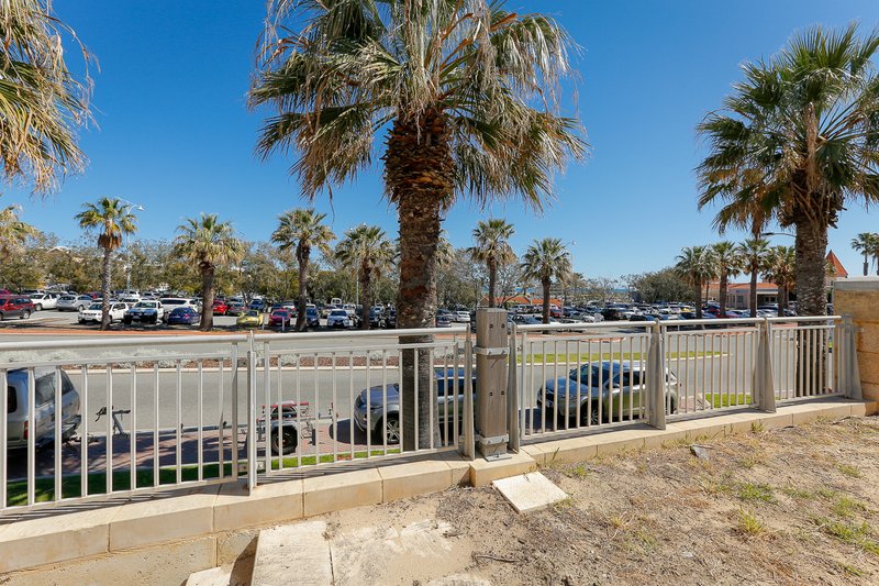 Photo - 26 Ocean Falls Boulevard, Mindarie WA 6030 - Image 3