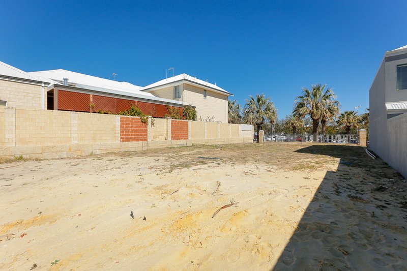 Photo - 26 Ocean Falls Boulevard, Mindarie WA 6030 - Image 4