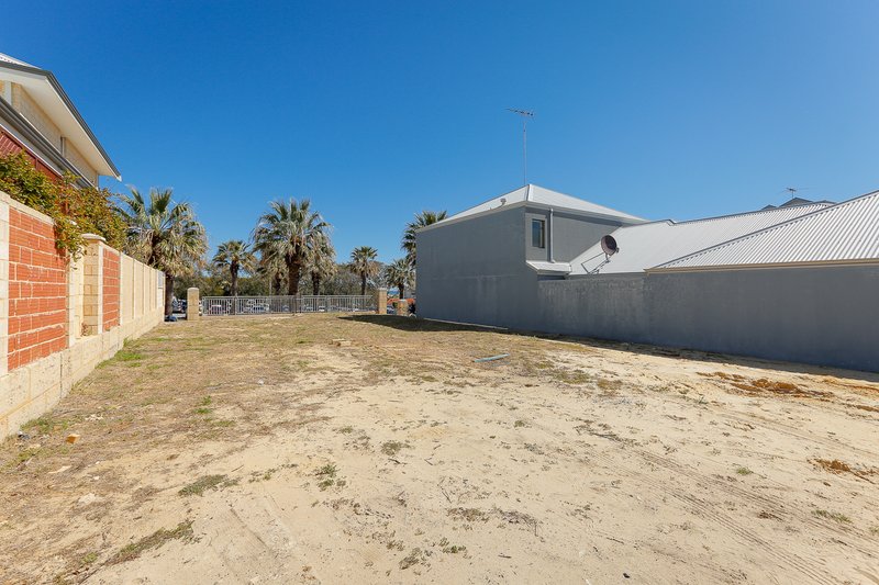 Photo - 26 Ocean Falls Boulevard, Mindarie WA 6030 - Image 5