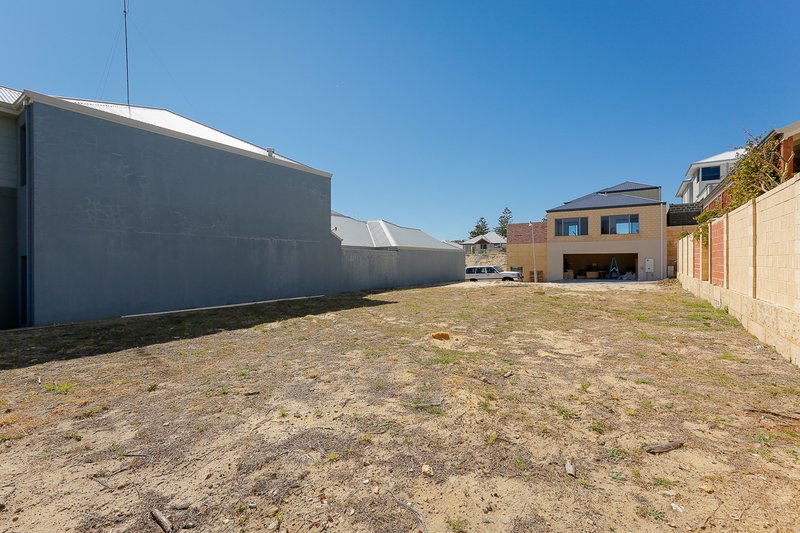 Photo - 26 Ocean Falls Boulevard, Mindarie WA 6030 - Image 6