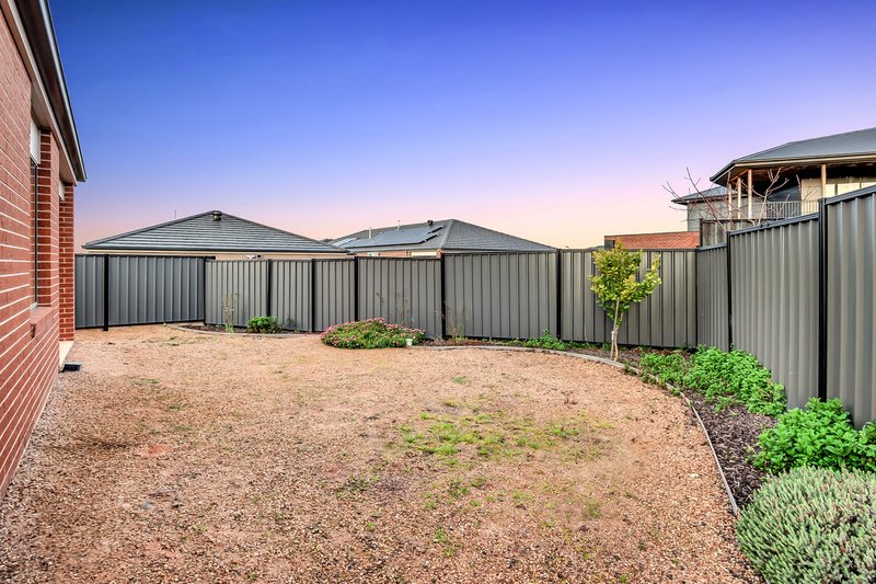 Photo - 26 Ocean Way, Craigieburn VIC 3064 - Image 17