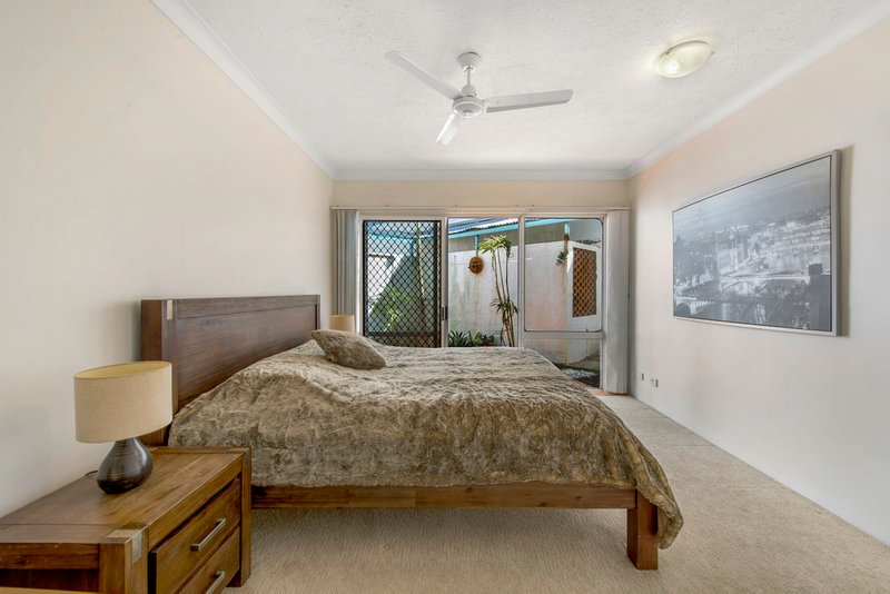 Photo - 26 Old Burleigh Road, Surfers Paradise QLD 4217 - Image 18
