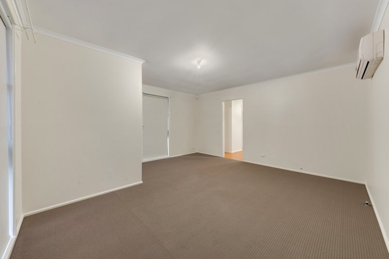 Photo - 26 Othello Avenue, Rosemeadow NSW 2560 - Image 6