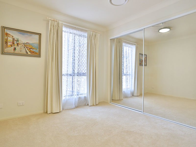 Photo - 26 Palmetto Place, Bridgeman Downs QLD 4035 - Image 12