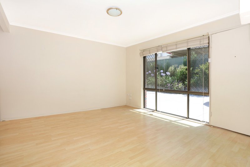 Photo - 2/6 Parkridge Drive, Molendinar QLD 4214 - Image 2