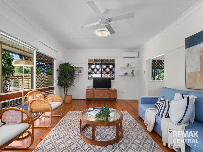 Photo - 26 Parnoolar Crescent, Ferny Hills QLD 4055 - Image 2