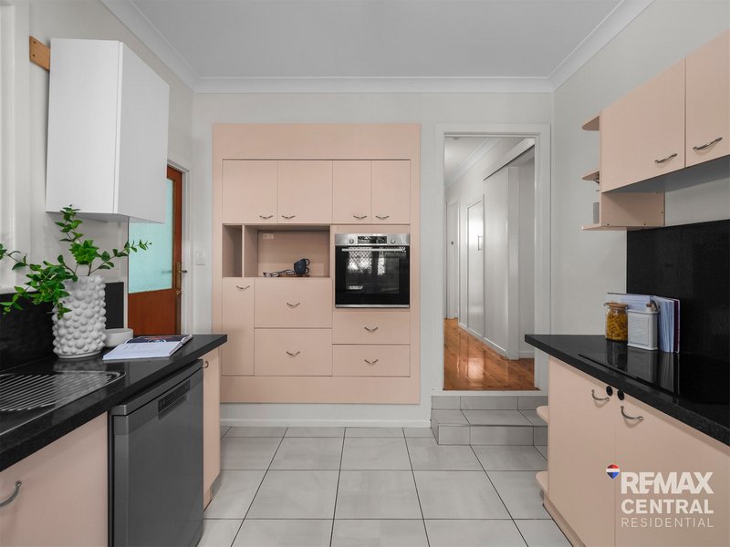 Photo - 26 Parnoolar Crescent, Ferny Hills QLD 4055 - Image 10