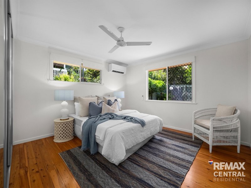 Photo - 26 Parnoolar Crescent, Ferny Hills QLD 4055 - Image 11
