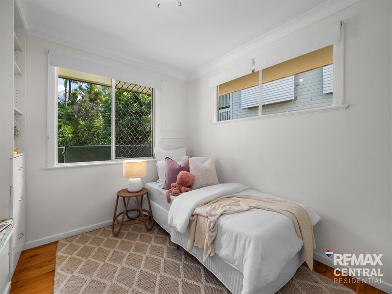Photo - 26 Parnoolar Crescent, Ferny Hills QLD 4055 - Image 14