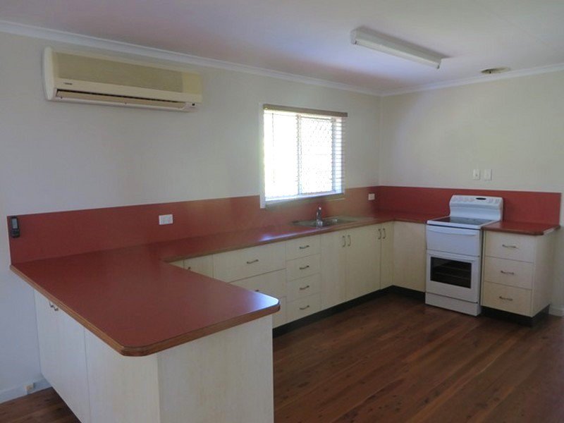 Photo - 26 Pier Street, South Gladstone QLD 4680 - Image 3