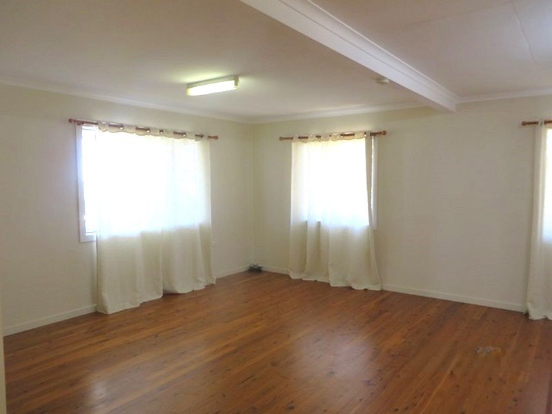 Photo - 26 Pier Street, South Gladstone QLD 4680 - Image 5