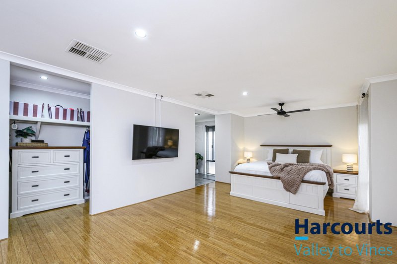 Photo - 26 Pirianda Way, Aveley WA 6069 - Image 4