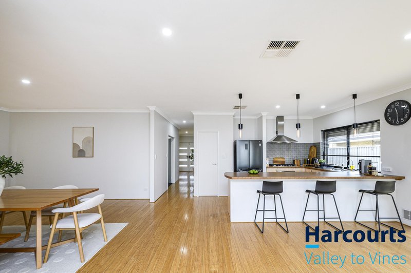 Photo - 26 Pirianda Way, Aveley WA 6069 - Image 9