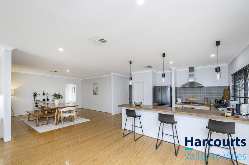 Photo - 26 Pirianda Way, Aveley WA 6069 - Image 10