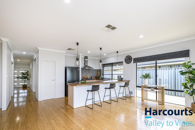 Photo - 26 Pirianda Way, Aveley WA 6069 - Image 11