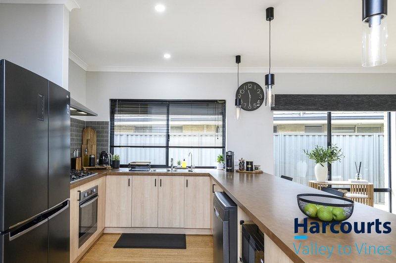 Photo - 26 Pirianda Way, Aveley WA 6069 - Image 12
