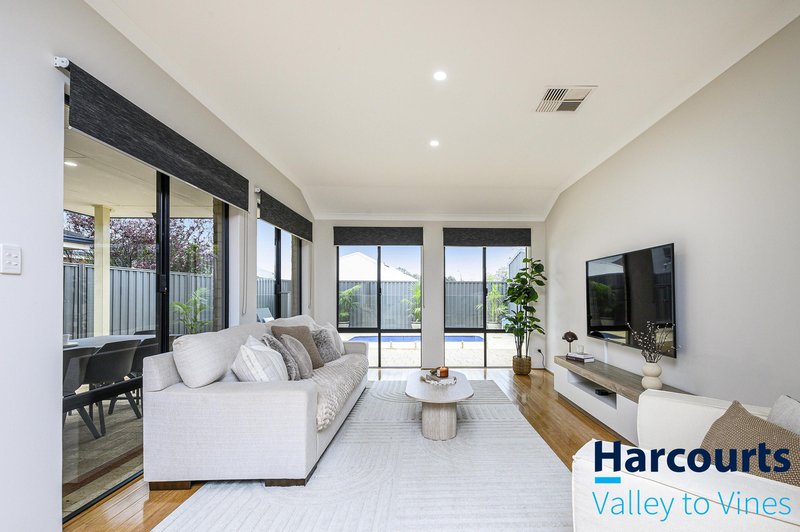 Photo - 26 Pirianda Way, Aveley WA 6069 - Image 17