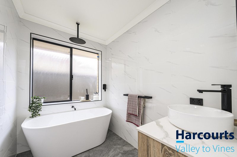 Photo - 26 Pirianda Way, Aveley WA 6069 - Image 22