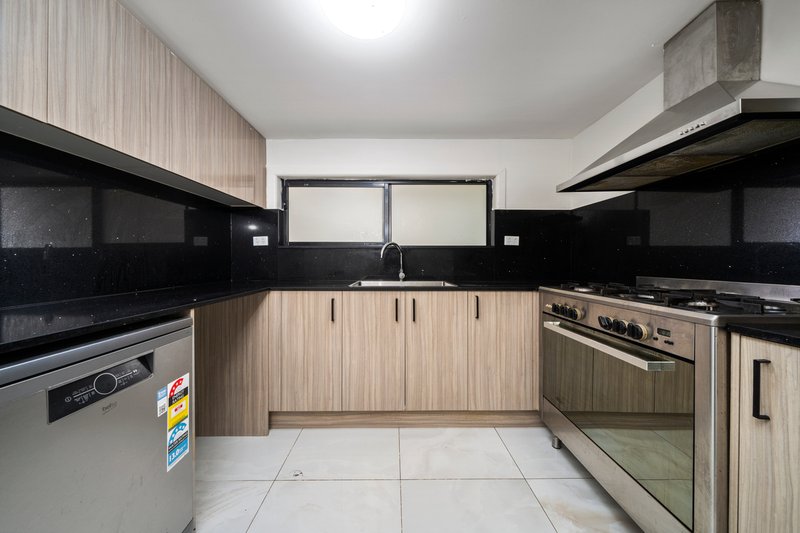Photo - 26 Popondetta Place, Glenfield NSW 2167 - Image 2