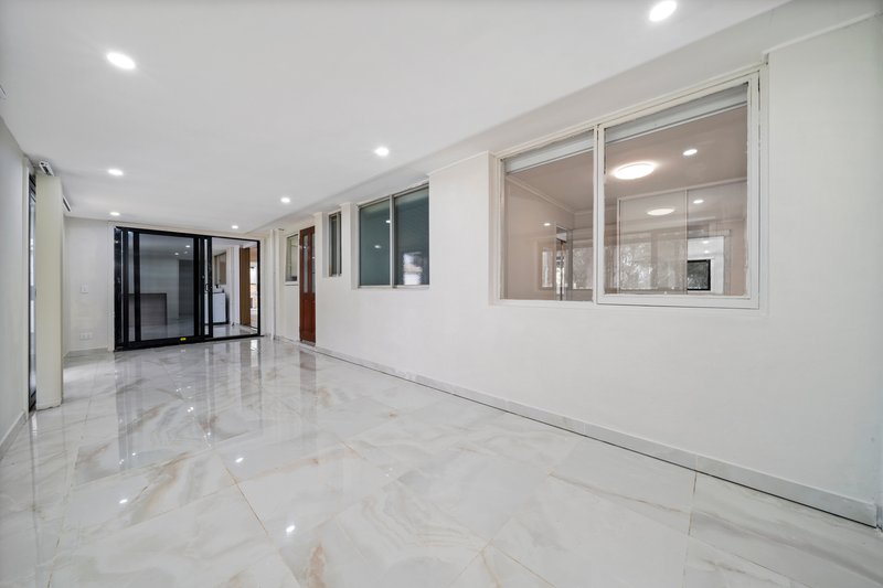Photo - 26 Popondetta Place, Glenfield NSW 2167 - Image 4