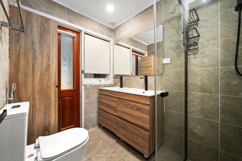 Photo - 26 Popondetta Place, Glenfield NSW 2167 - Image 15