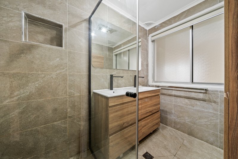 Photo - 26 Popondetta Place, Glenfield NSW 2167 - Image 16